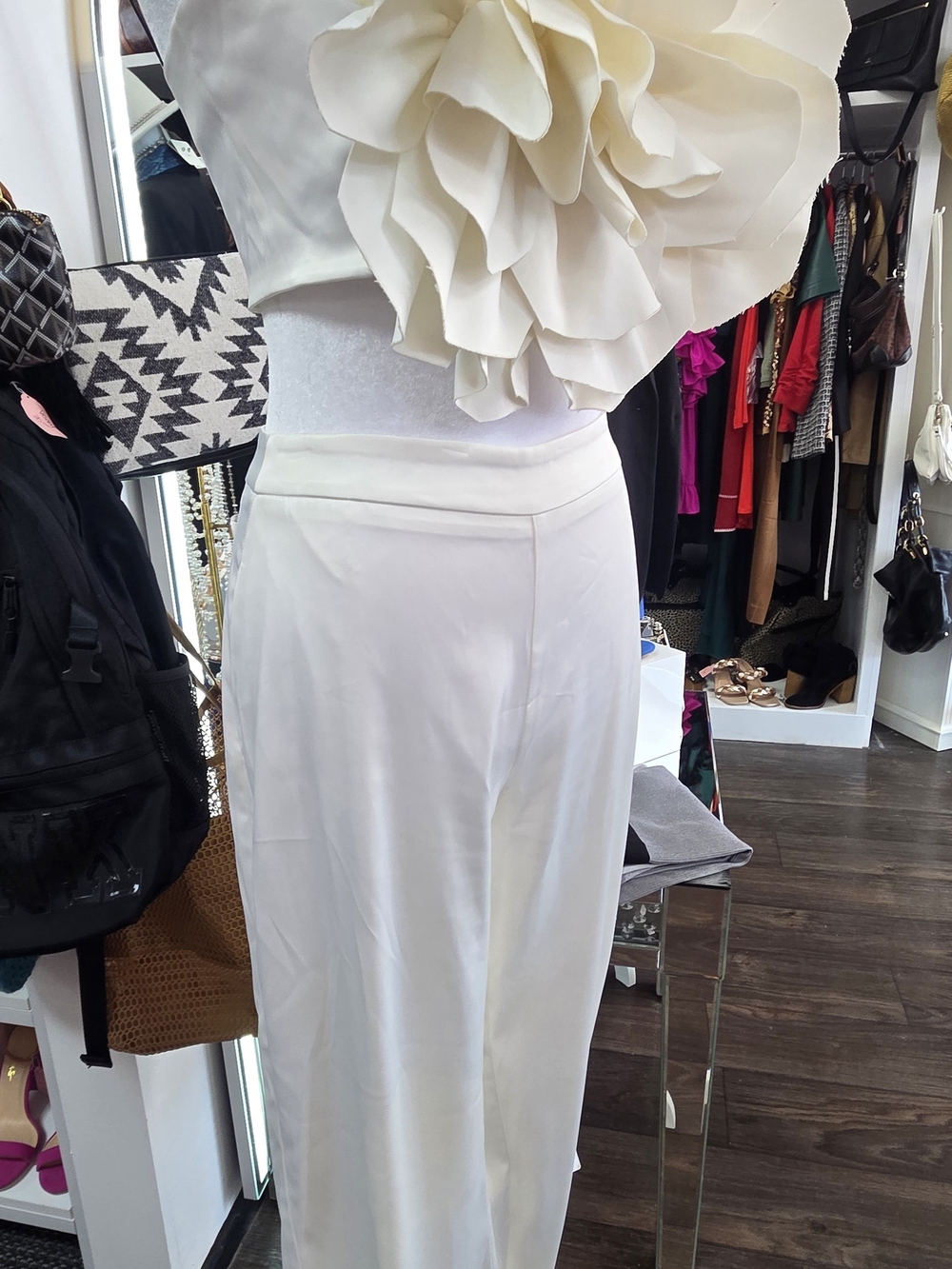 White High-Waist Wide-Leg Trousers with Sculpted Waist